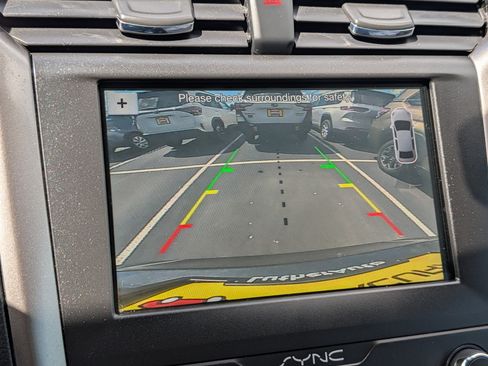 Used 2019 Ford Fusion SE FWD image 27