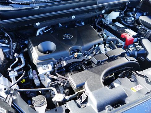 Used 2021 Toyota RAV4 XLE Premium image 8