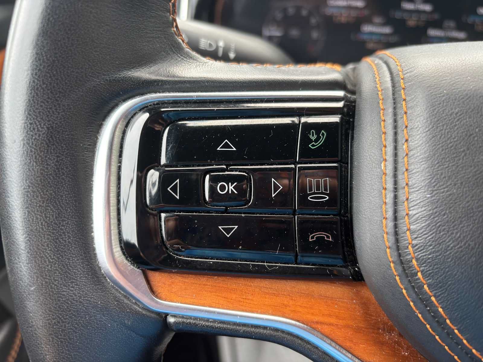 Used 2022 Jeep Grand Wagoneer Series III w/ Rear Seat Video Group 1 AWD/4WD image 26