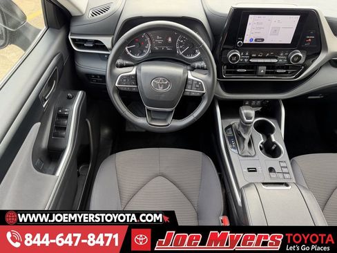 Used 2025 Toyota Highlander LE image 14