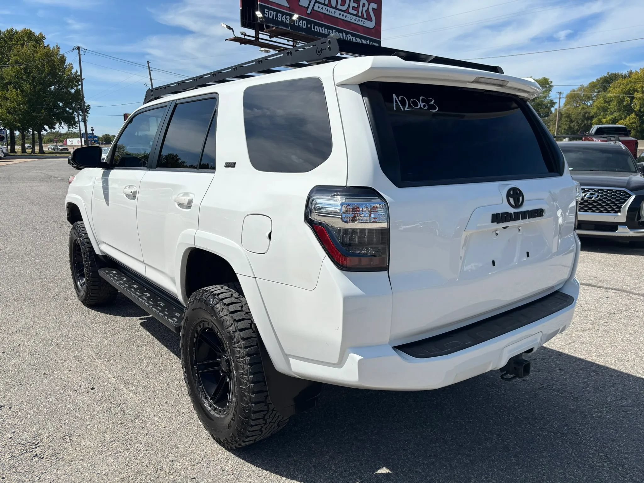 Used 2019 Toyota 4Runner SR5 AWD/4WD image 3