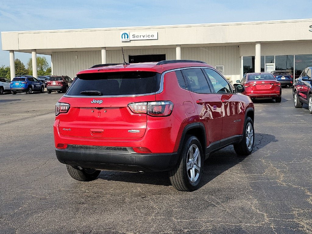 Used 2024 Jeep Compass Latitude AWD/4WD image 5
