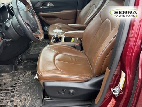 Used 2018 Chrysler Pacifica Limited w/ Tire & Wheel Group image 5