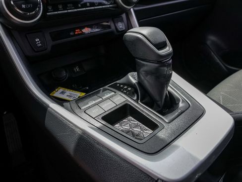 Used 2025 Toyota RAV4 XLE FWD image 33