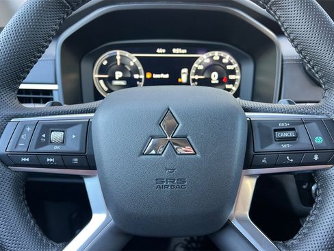 New 2025 Mitsubishi Outlander SE image 25