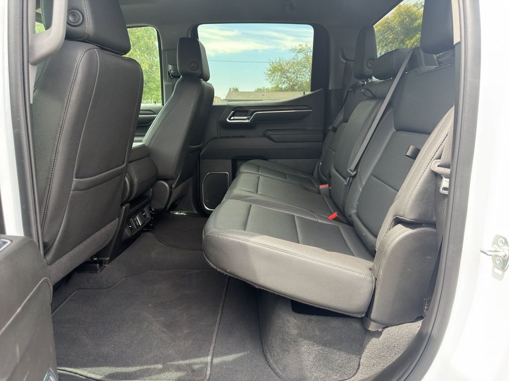 Used 2025 GMC Sierra 1500 SLT AWD/4WD image 16