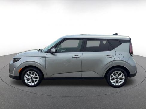 Used 2025 Kia Soul LX w/ LX Technology Package FWD image 9