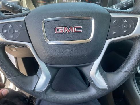 Used 2024 GMC Terrain SLE w/ Elevation Edition FWD image 18