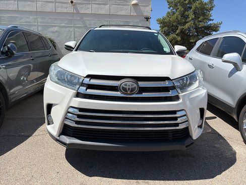 Used 2018 Toyota Highlander Limited AWD/4WD image 2