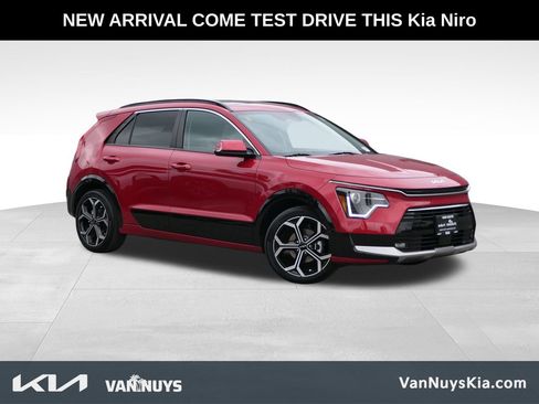 Used 2023 Kia Niro EX Touring image 1