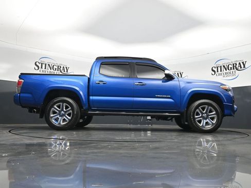 Used 2017 Toyota Tacoma Limited w/ Exterior Package AWD/4WD image 33
