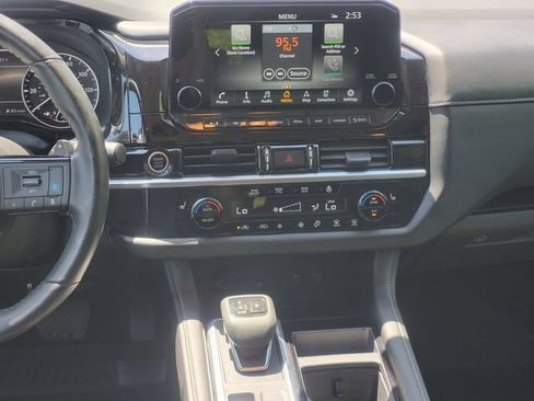 Used 2024 Nissan Pathfinder SL AWD/4WD image 26