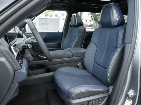 New 2026 INFINITI QX80 4WD w/ Sport Exterior Package image 8
