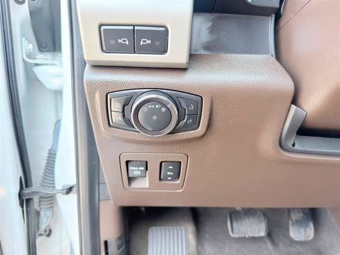 Used 2019 Ford F150 King Ranch w/ Equipment Group 601A Luxury AWD/4WD image 10