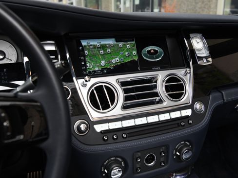 Used 2020 Rolls-Royce Dawn RWD image 12