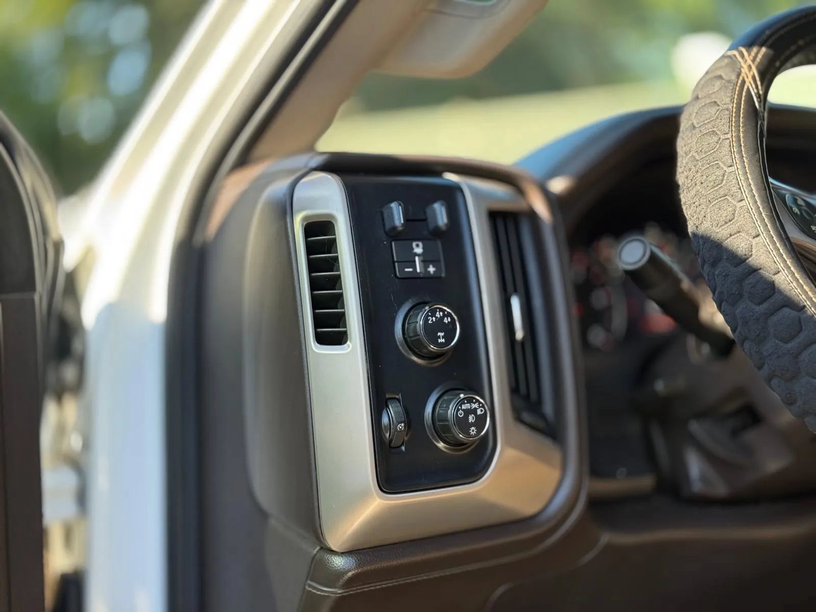 Used 2015 GMC Sierra 3500 Denali w/ Duramax Plus Package AWD/4WD image 11