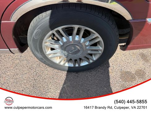 Used 2004 Lincoln Town Car Signature RWD image 25