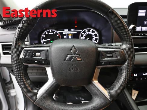 Used 2024 Mitsubishi Outlander ES AWD/4WD image 10