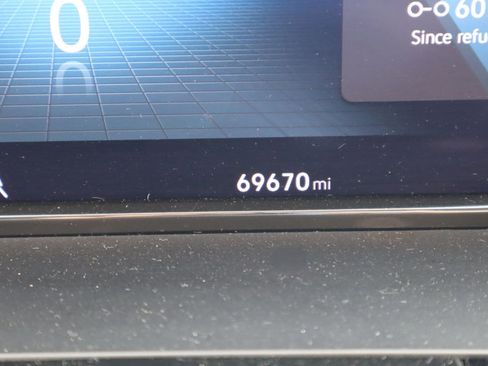 Used 2024 Volkswagen Atlas SE image 11