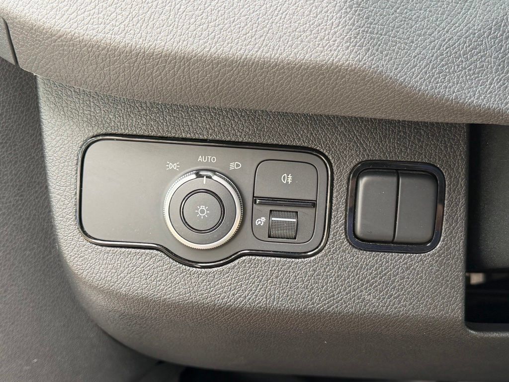 Used 2025 Mercedes-Benz Sprinter 2500 image 21