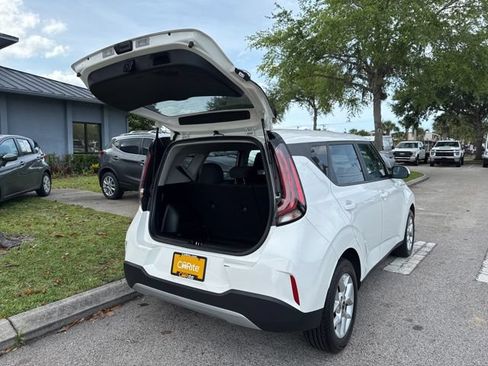 Used 2025 Kia Soul LX w/ LX Technology Package FWD image 19