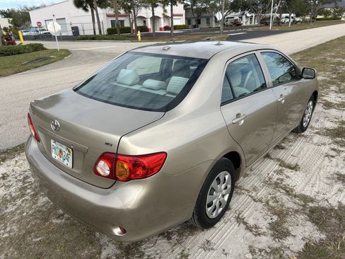 Used 2010 Toyota Corolla LE image 6