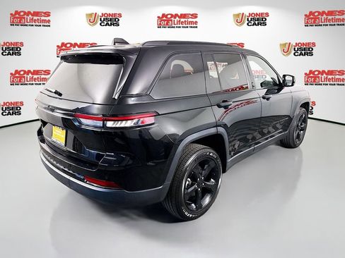 Used 2023 Jeep Grand Cherokee Altitude AWD/4WD image 17