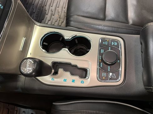 Used 2012 Jeep Grand Cherokee Overland image 20