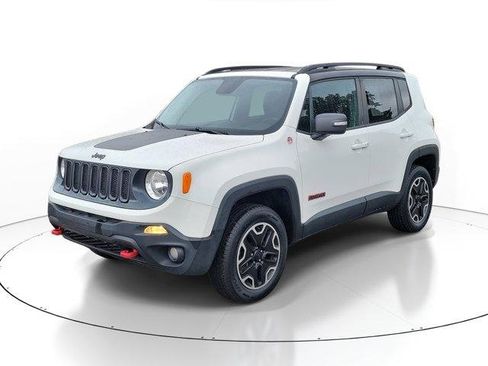 Used 2017 Jeep Renegade Trailhawk image 2
