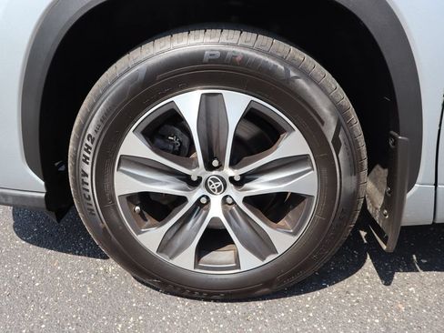 Used 2022 Toyota Highlander XLE AWD/4WD image 41