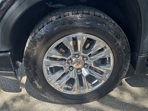 Used 2024 GMC Sierra 1500 Denali w/ Technology Package AWD/4WD image 9