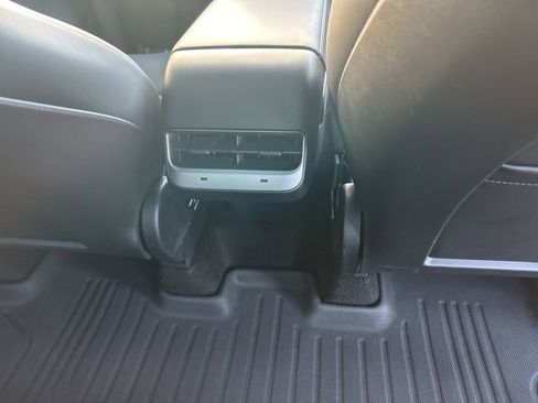 Used 2024 Tesla Model Y Performance image 28