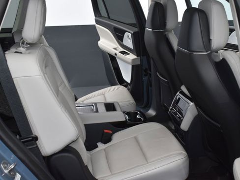 Certified 2025 Lincoln Aviator Reserve w/ Equipment Group 201A image 13