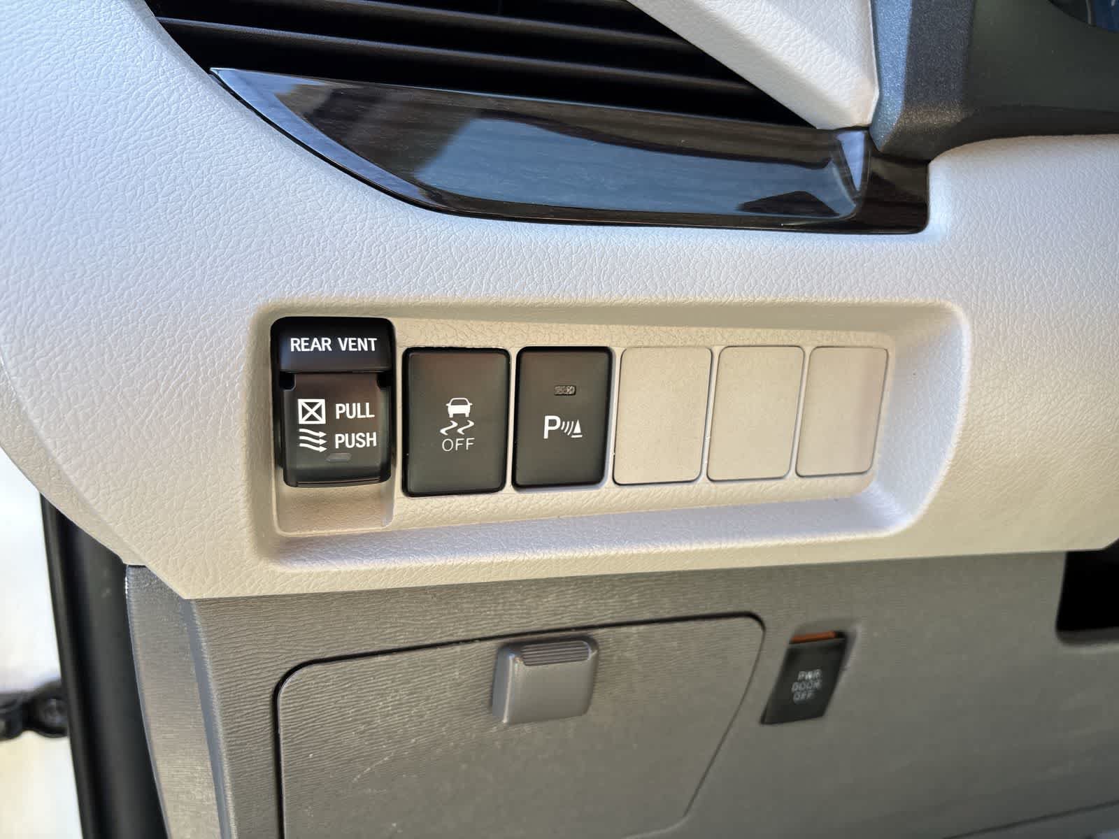 Used 2020 Toyota Sienna XLE FWD image 9