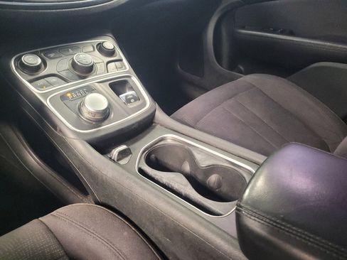 Used 2015 Chrysler 200 Limited w/ Convenience Group FWD image 26
