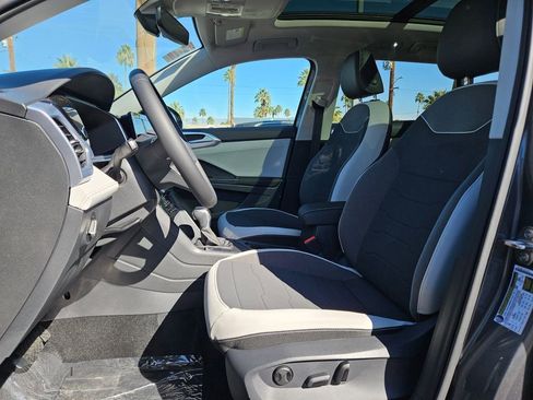 New 2026 Volkswagen Taos SE FWD image 15