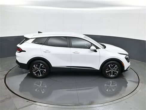 Used 2024 Kia Sportage EX image 16