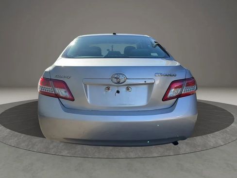 Used 2011 Toyota Camry LE image 6
