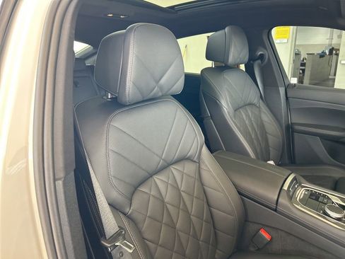 Used 2024 BMW X6 M60i w/ Climate Comfort Package image 24