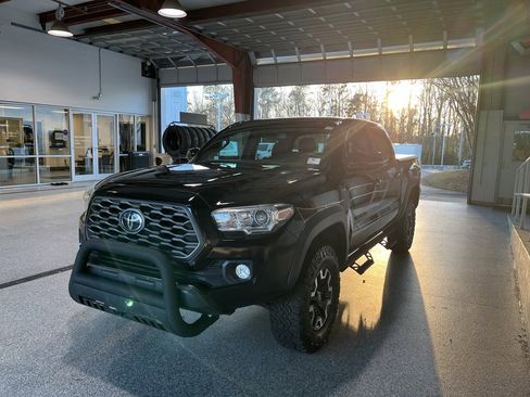 Used 2020 Toyota Tacoma TRD Off-Road image 4