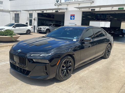 Used 2024 BMW 760i xDrive AWD/4WD image 1