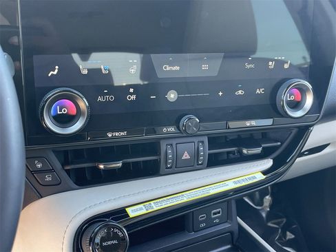 Used 2025 Lexus NX 300h AWD w/ Luxury Package image 27