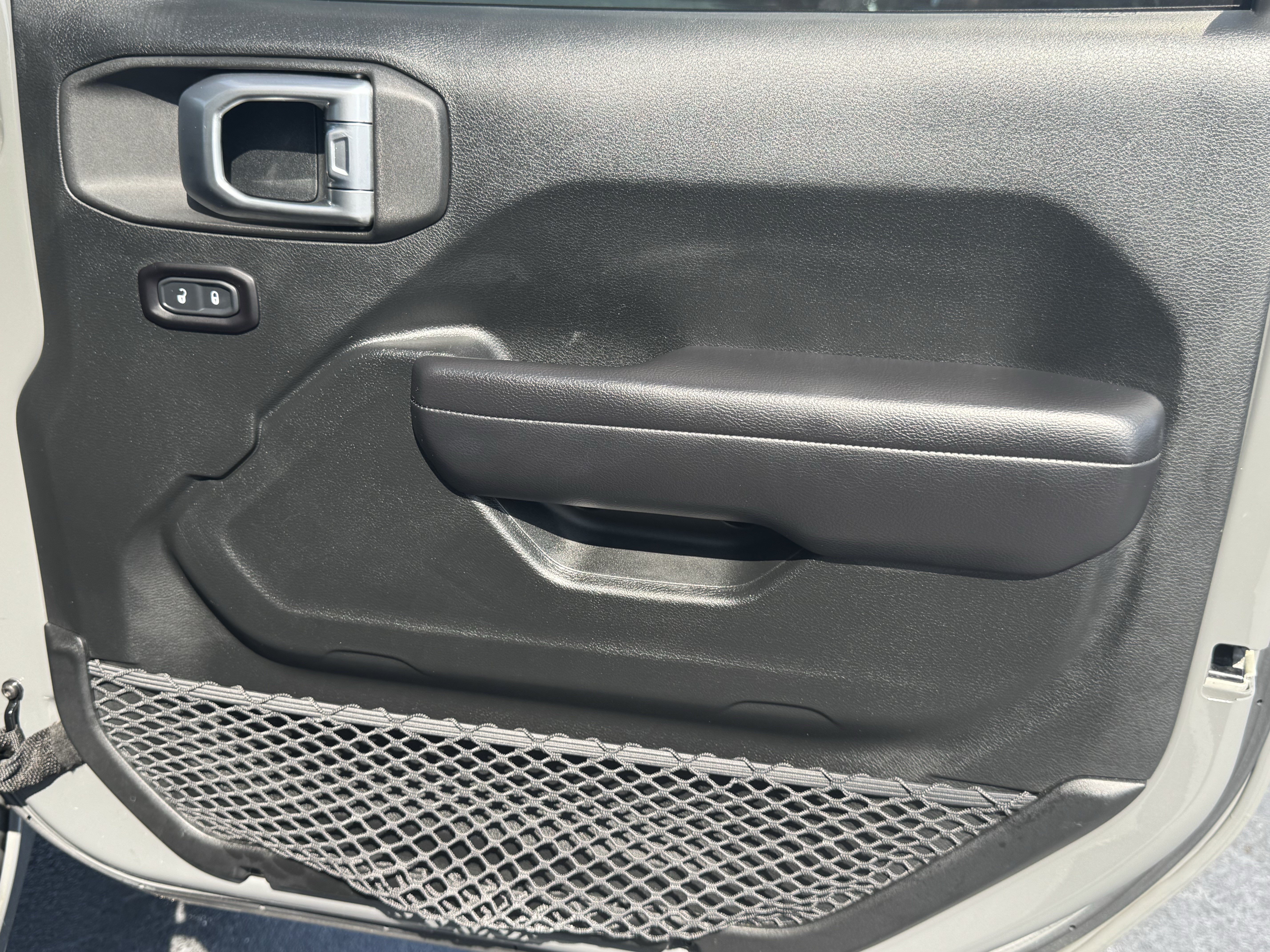 Used 2018 Jeep Wrangler Unlimited Sport S AWD/4WD image 15