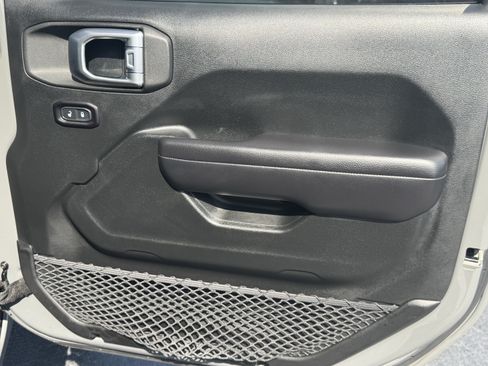 Used 2018 Jeep Wrangler Unlimited Sport S AWD/4WD image 15