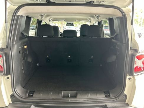 Used 2023 Jeep Renegade Latitude AWD/4WD image 38