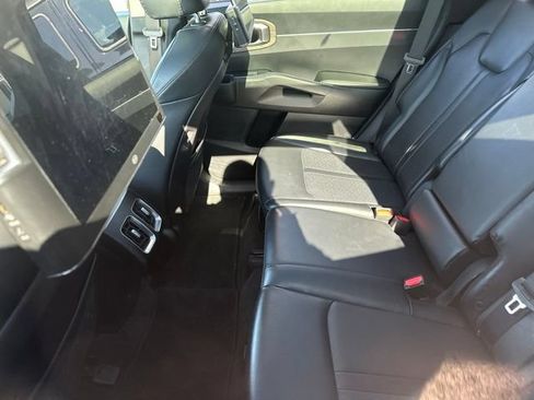 Used 2022 Kia Sorento S w/ Panoramic Sunroof Package AWD/4WD image 12