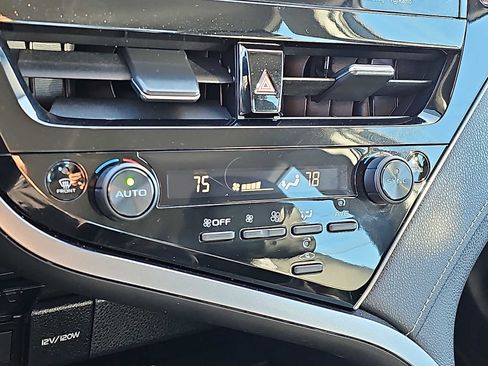 Used 2022 Toyota Camry XSE image 16