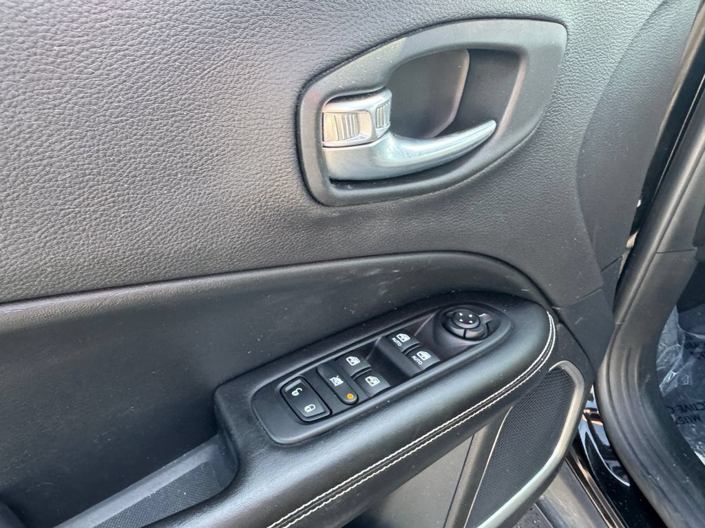 Used 2021 Jeep Compass Latitude AWD/4WD image 16
