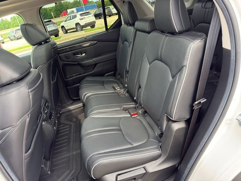 Used 2025 Honda Pilot Elite image 16