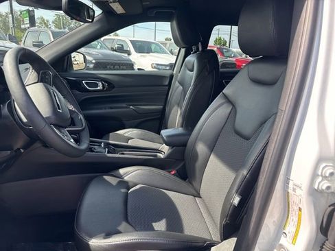 Used 2025 Jeep Compass Latitude w/ Altitude Special Edition AWD/4WD image 19